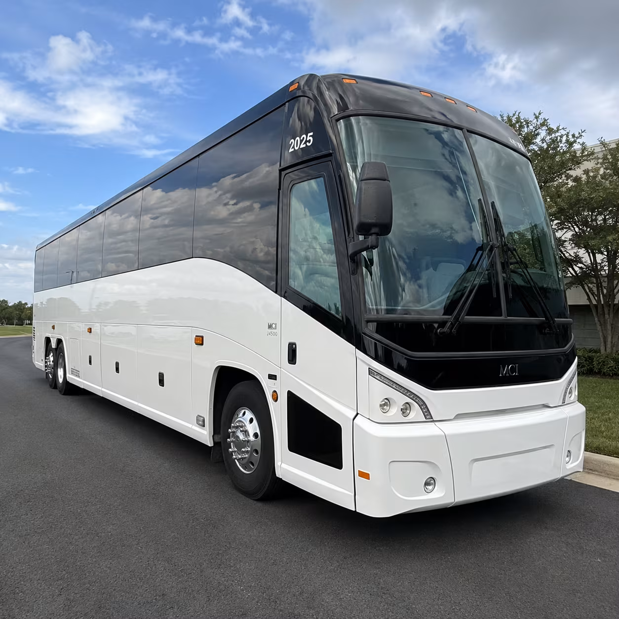 corporate shuttle buses to the gaylord rockies and colorado convention center